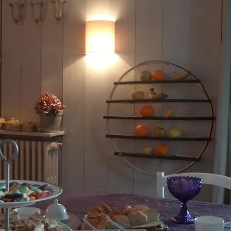 Frivole Bed & Breakfast *