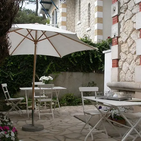 Frivole Bed & Breakfast