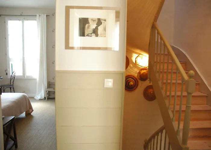 Frivole Bed & Breakfast 3*